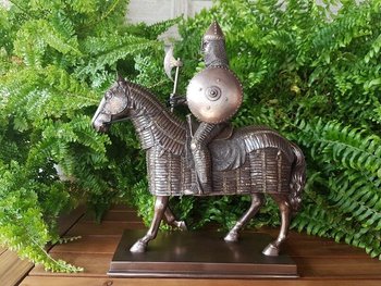 Коллекционная статуэтка Veronese Рыцарь на коне 72278A4