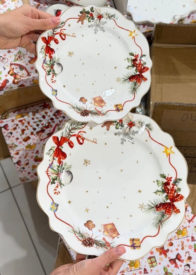 Тарелка Новогодняя фарфоровая Christmas Ribbon 28 см