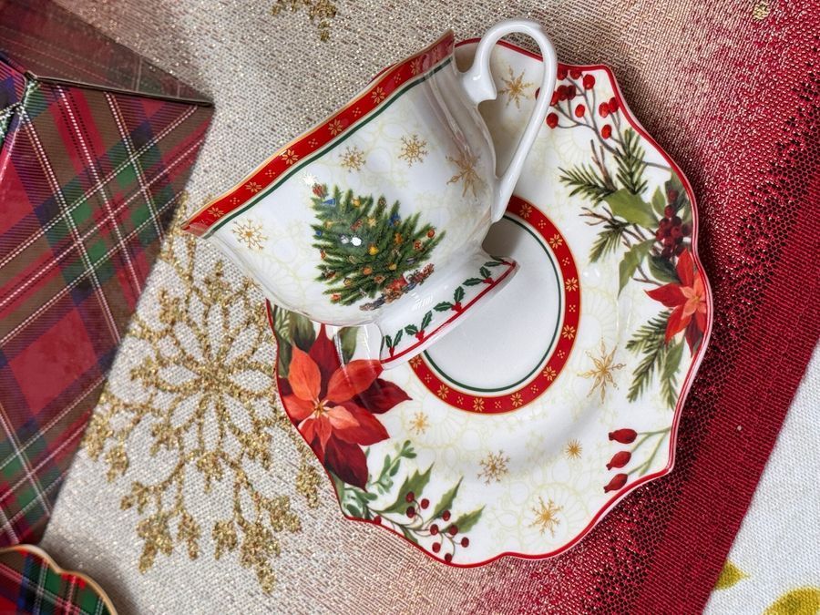 Чашка з блюдцем Christmas Story Flower 180 мл