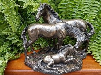 Коллекционная статуэтка Veronese Лошади Семья