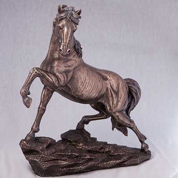 Статуэтка Veronese Лошадь на скале 73443A4