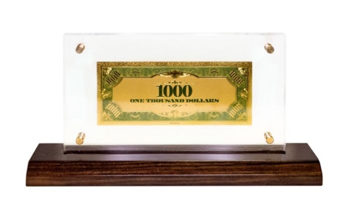 Банкнота подарочная 1000 USD (долларов) на подставке