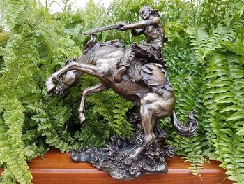 Коллекционная статуэтка Veronese Индеец на лошади 75780A4