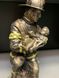 Статуэтка Veronese Пожарный с ребенком на руках WS-199, Под заказ 10 рабочих дней