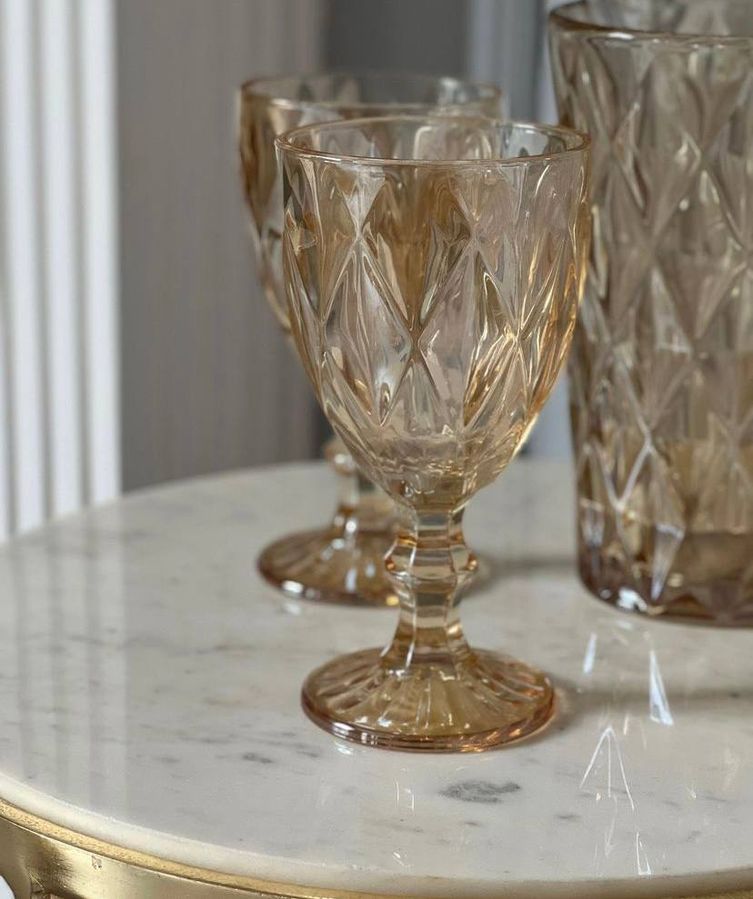 Набір з 6 Скляних Келихів на Ніжці з Кувшином Бурштин