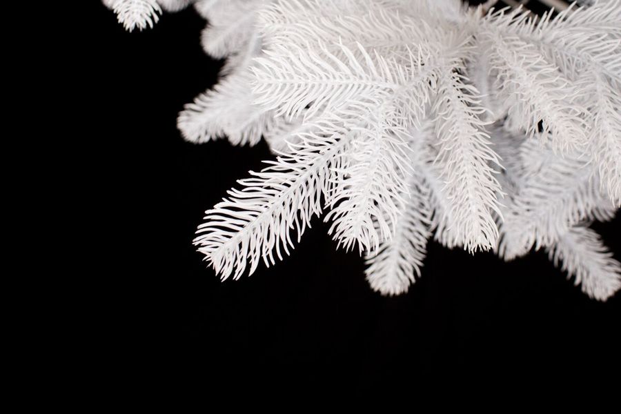 Елка литая, искусственная белая Женева 150 см