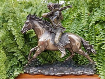 Коллекционная статуэтка Veronese Индеец на коне 74241A4