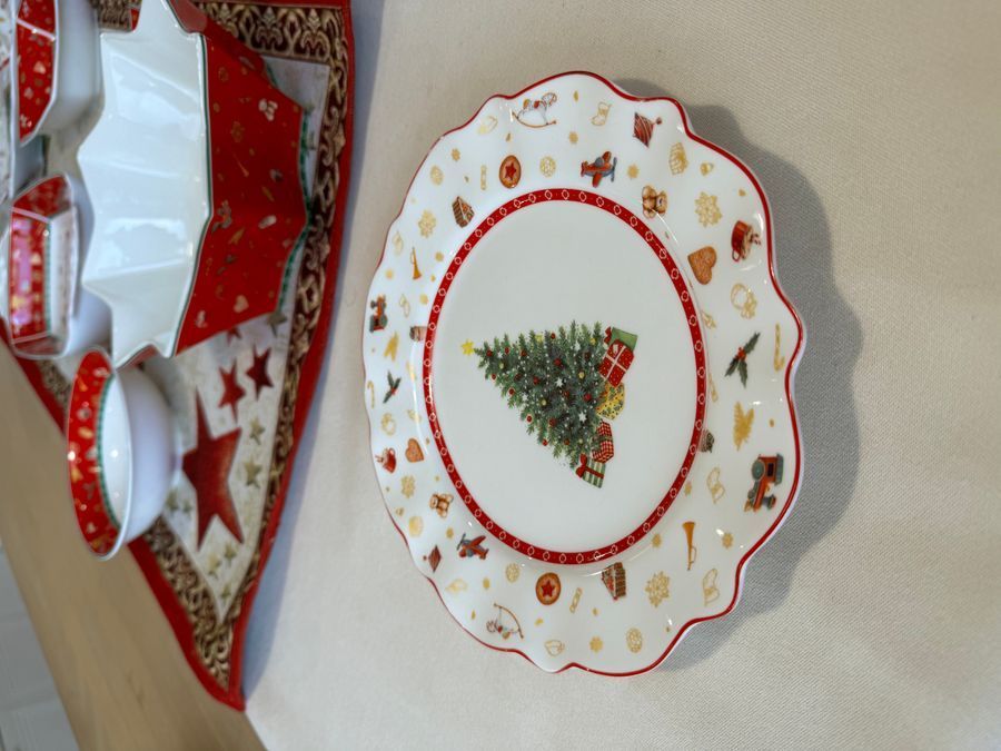 Тарілка новорічна Lefard CHRISTMAS DELIGHT 21 см біла