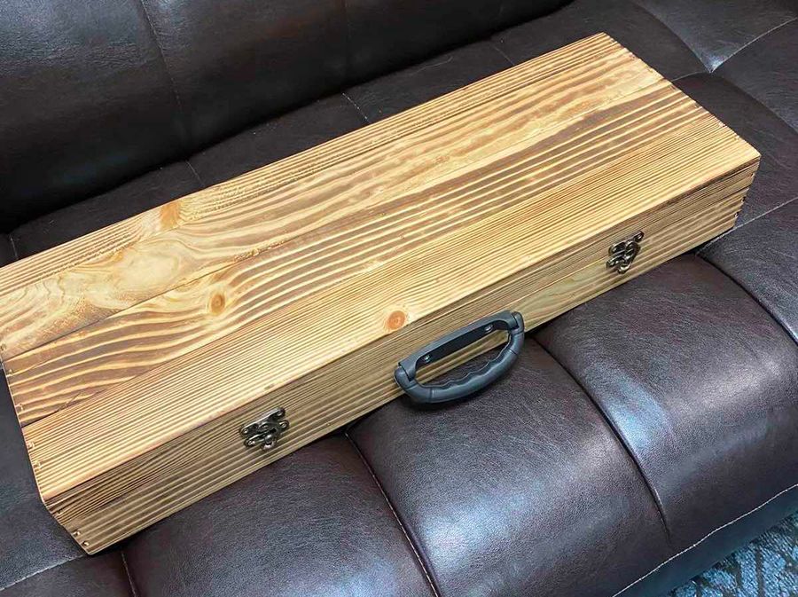 Шампура подарочные и набор аксессуаров в деревянной коробке k-003