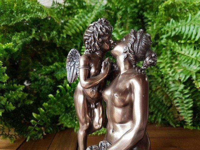 Колекційна Статуетка Veronese Поцілунок Ангела 74459A