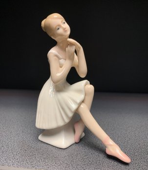 Фарфоровая статуэтка Балерина VS-350