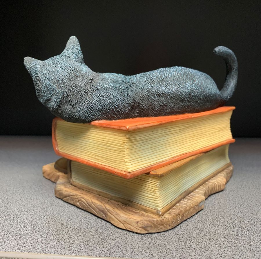 Статуэтка Veronese Кошка на книгах WS-843