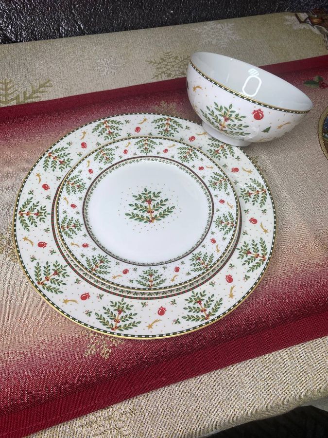 Столовый новогодний сервиз, набор тарелок Елка 18 предметов