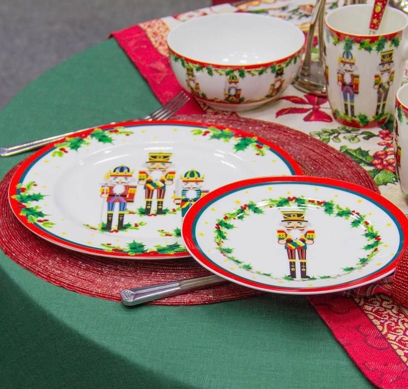 Набор новогодней посуды на 4 персоны Щелкунчик, 16 предметов