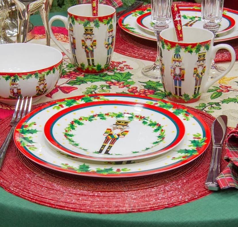 Набір новорічного посуду на 4 персони Лускунчик, 16 предметів