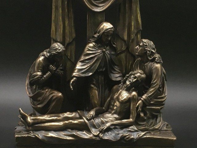 Коллекционная статуэтка Veronese Иисус на Голгофе 75870A4