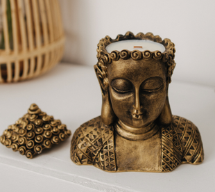 Сувенірна фігура Будда зі свічкою всередині