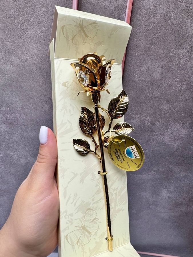 Сувенірна композиція Троянди у вазі з метеликом