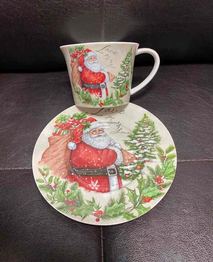 Чашка Порцелянова з Блюдцем Дід Мороз з Подарунками 924-655