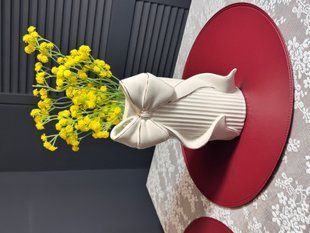 Ваза біла Бант для квітів та новорічного декору